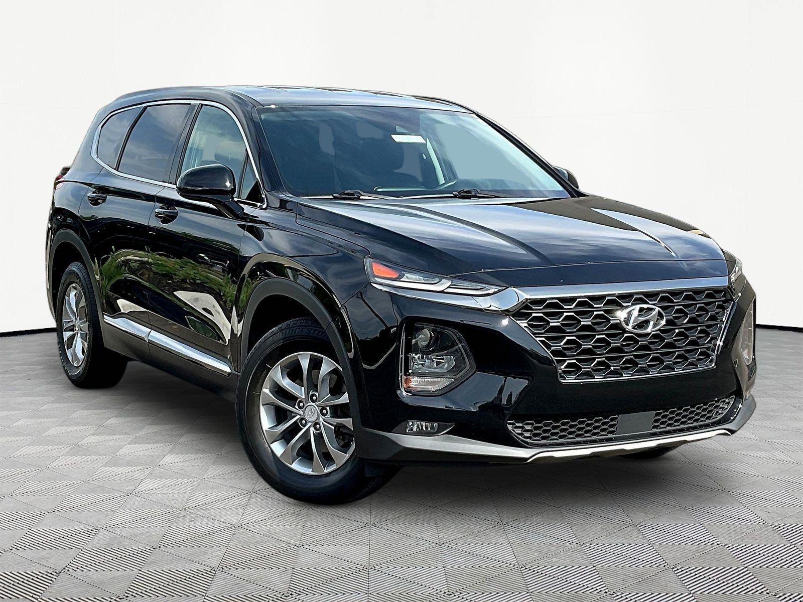 Used 2019 Hyundai Santa Fe SEL FWD image 3