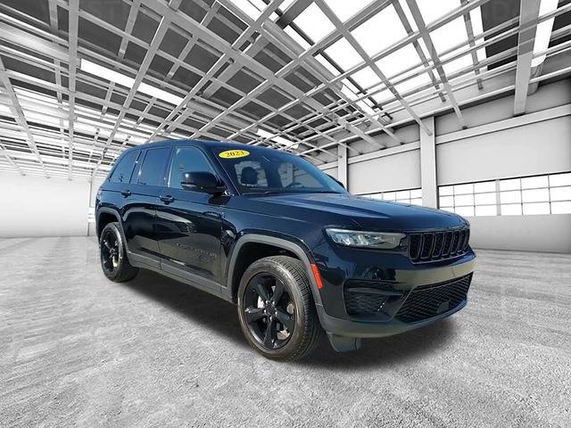 Used 2023 Jeep Grand Cherokee Altitude