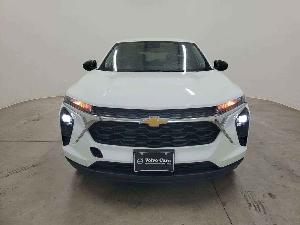 Used 2025 Chevrolet Trax LS w/ Driver Confidence Package image 2