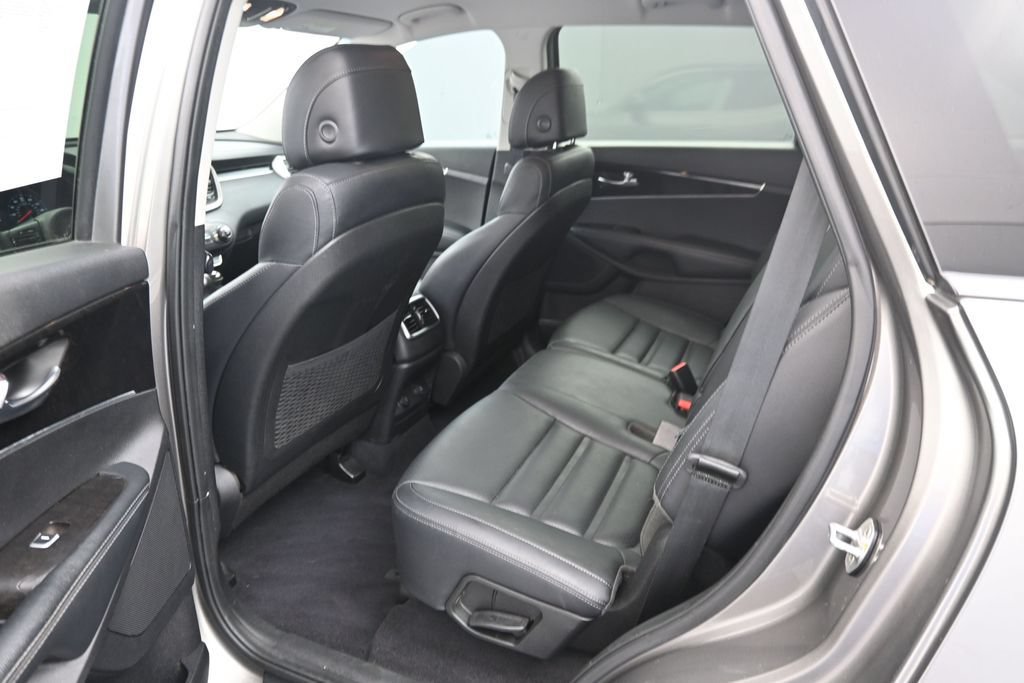 Used 2017 Kia Sorento FWD image 17