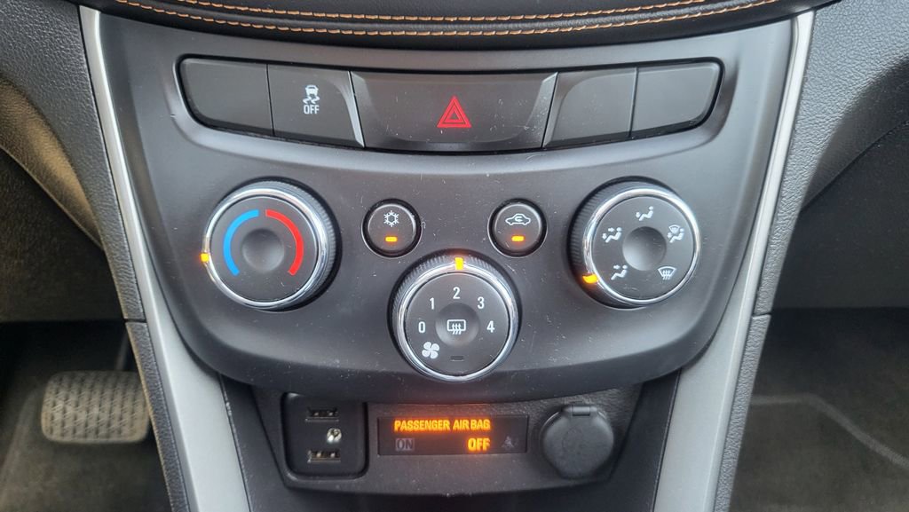 Used 2018 Chevrolet Trax LT w/ Driver Confidence Package image 32