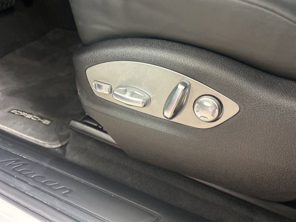 Certified 2025 Porsche Macan image 29