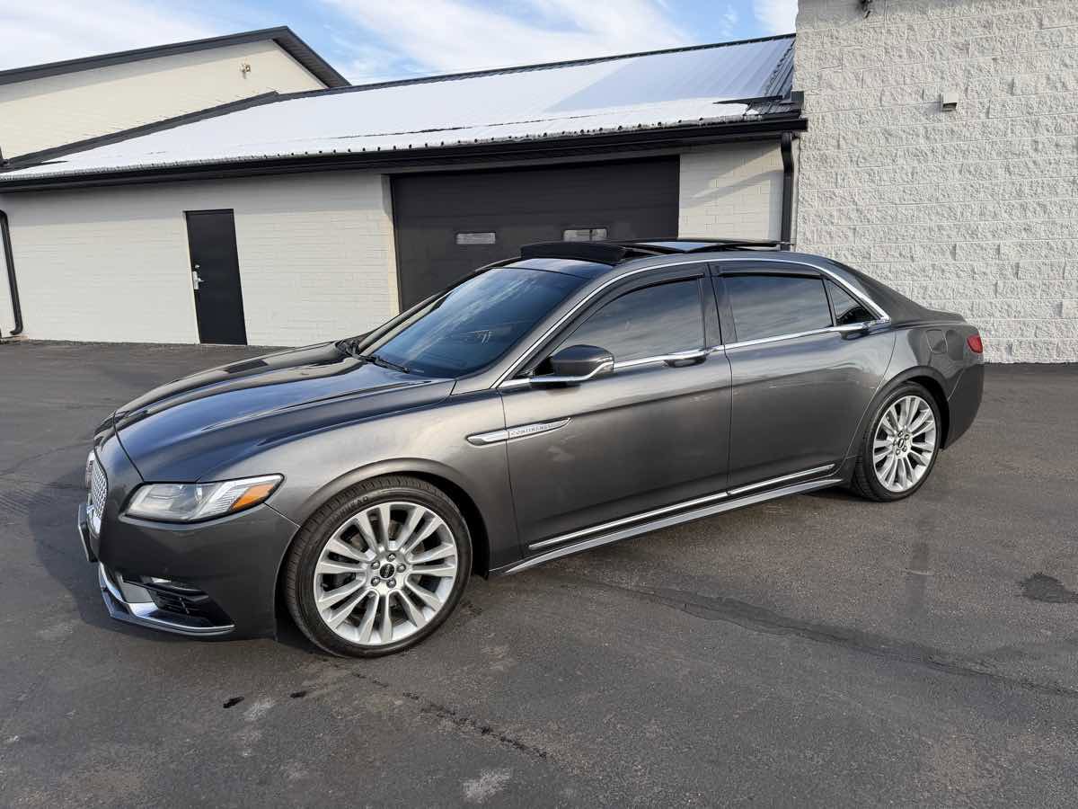 Used 2017 Lincoln Continental Reserve image 2