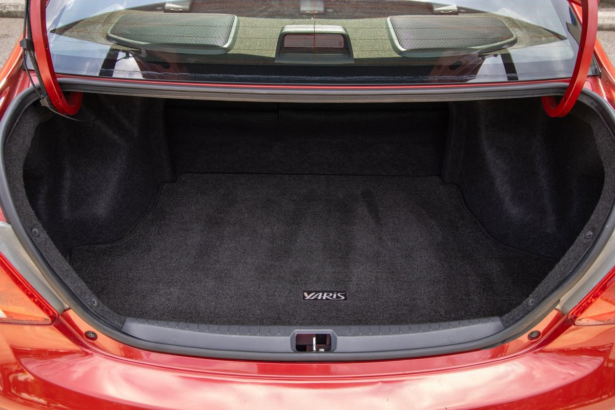 Used 2010 Toyota Yaris Sedan FWD image 31
