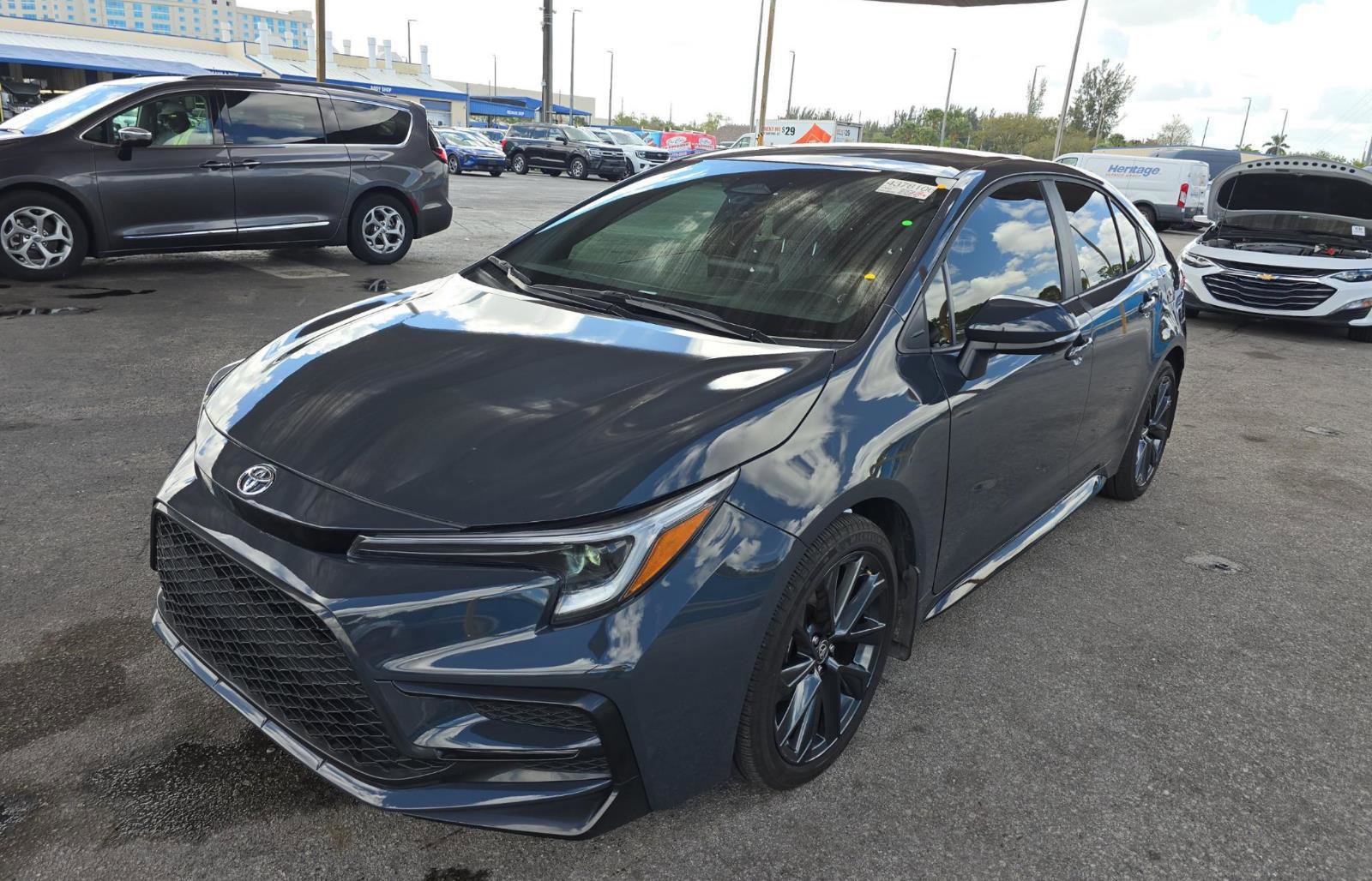 Used 2025 Toyota Corolla SE image 3