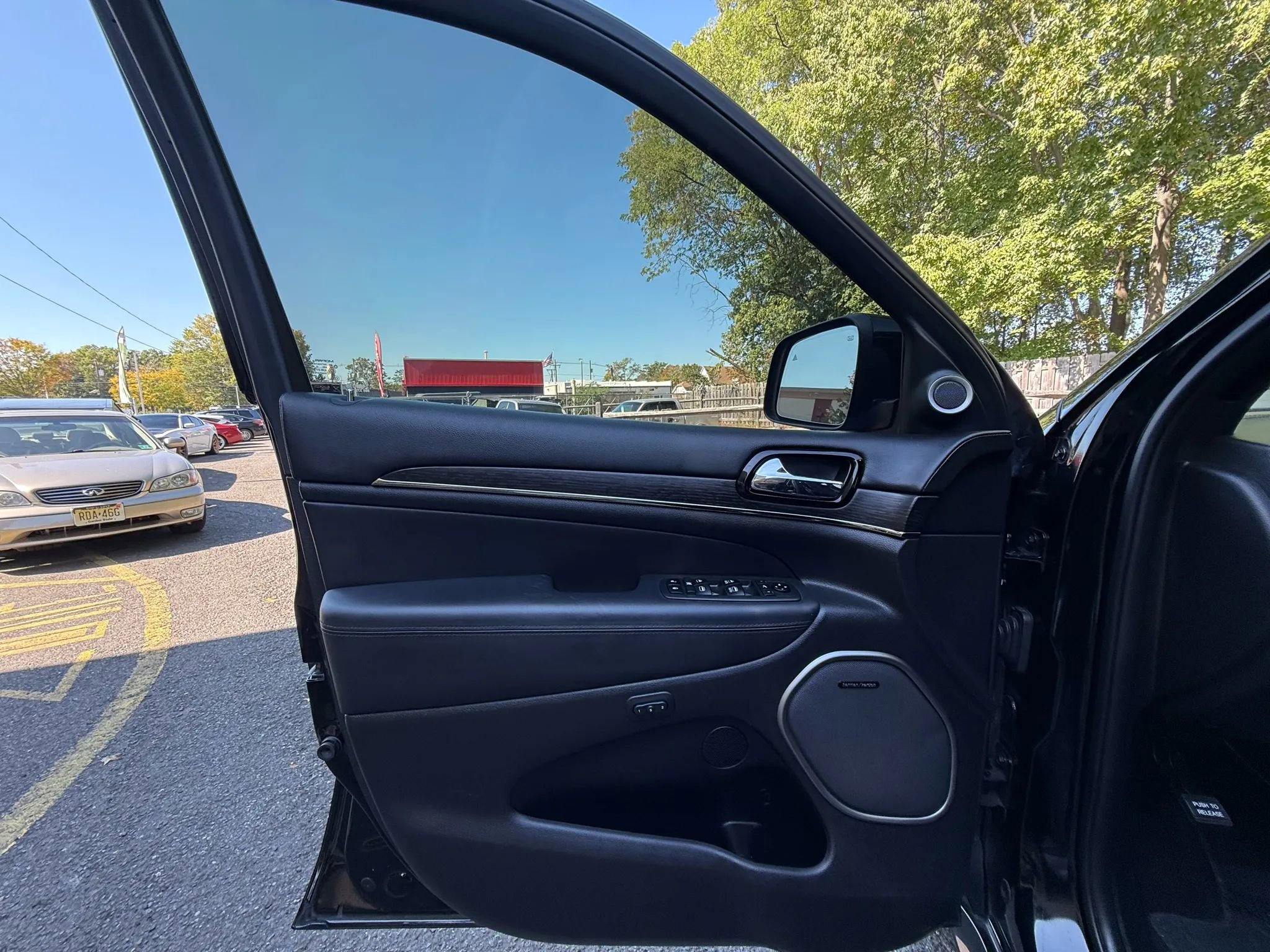 Used 2019 Jeep Grand Cherokee High Altitude AWD/4WD image 9