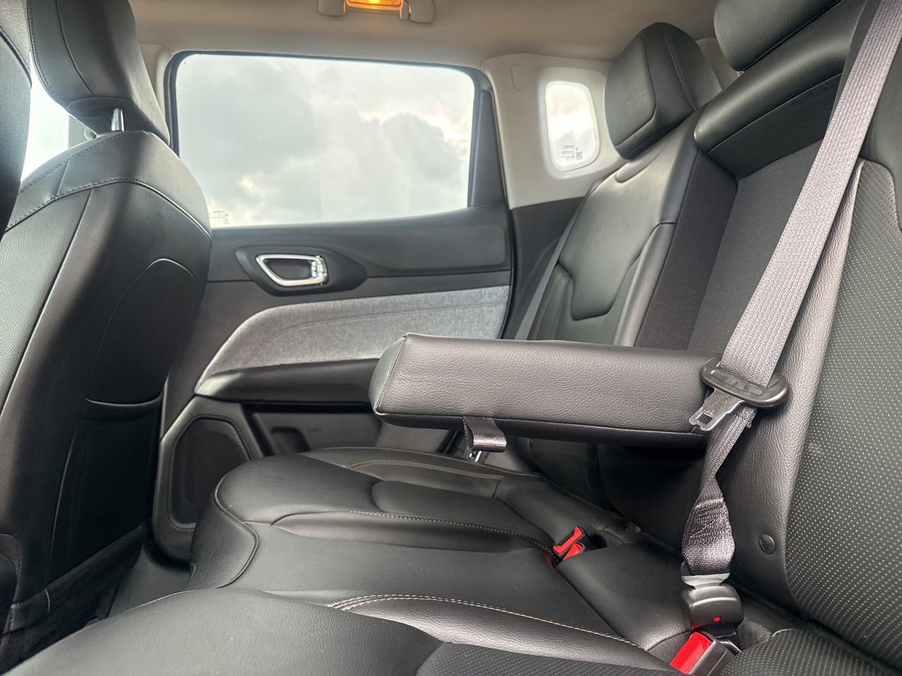 Used 2022 Jeep Compass Latitude AWD/4WD image 33