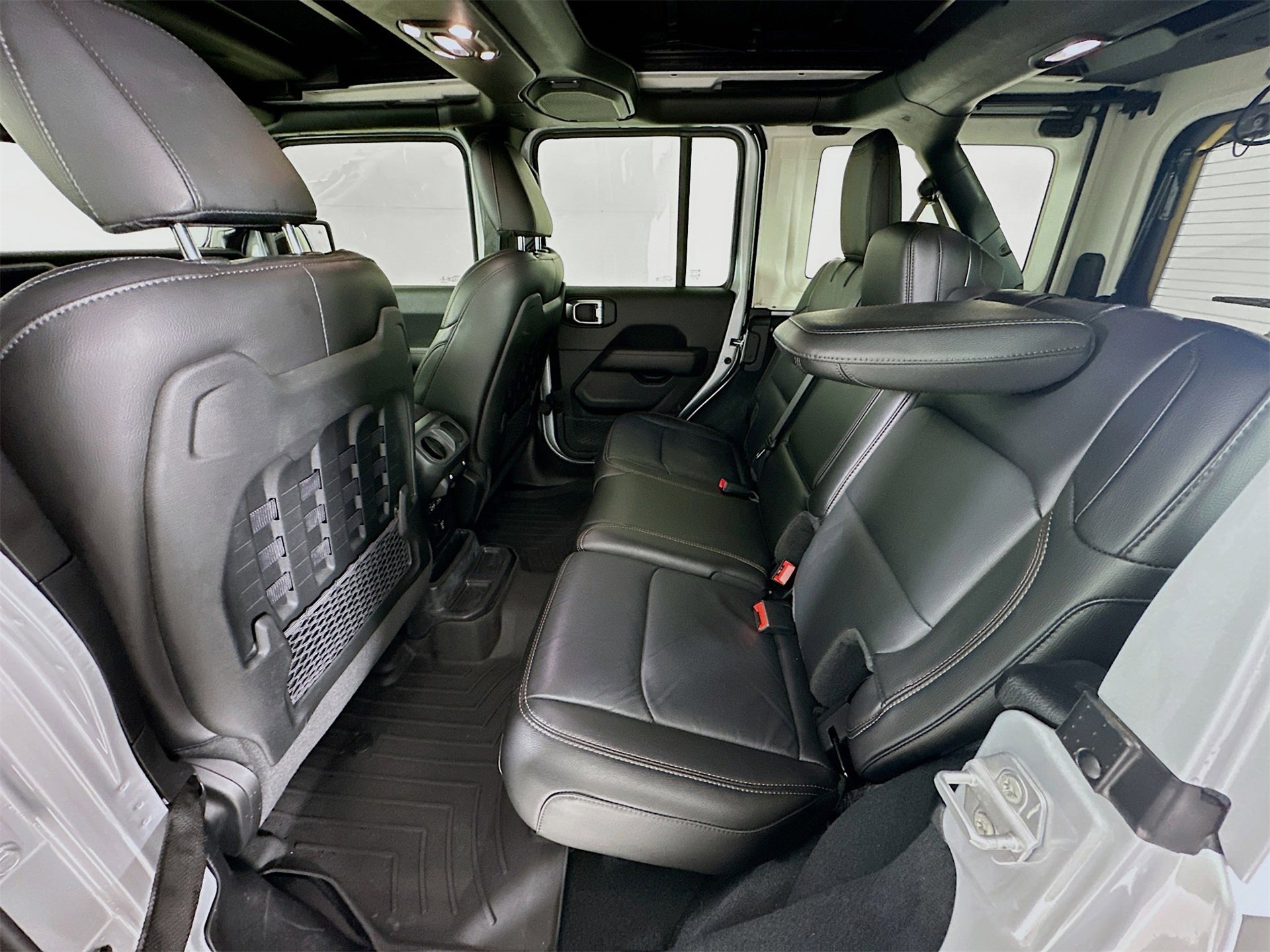 Used 2022 Jeep Wrangler Unlimited Rubicon w/ Trailer Tow Package image 25