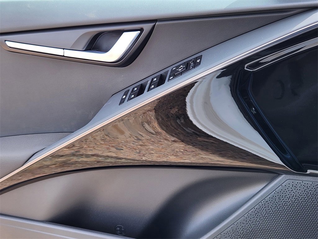 New 2025 Kia Niro EX image 9