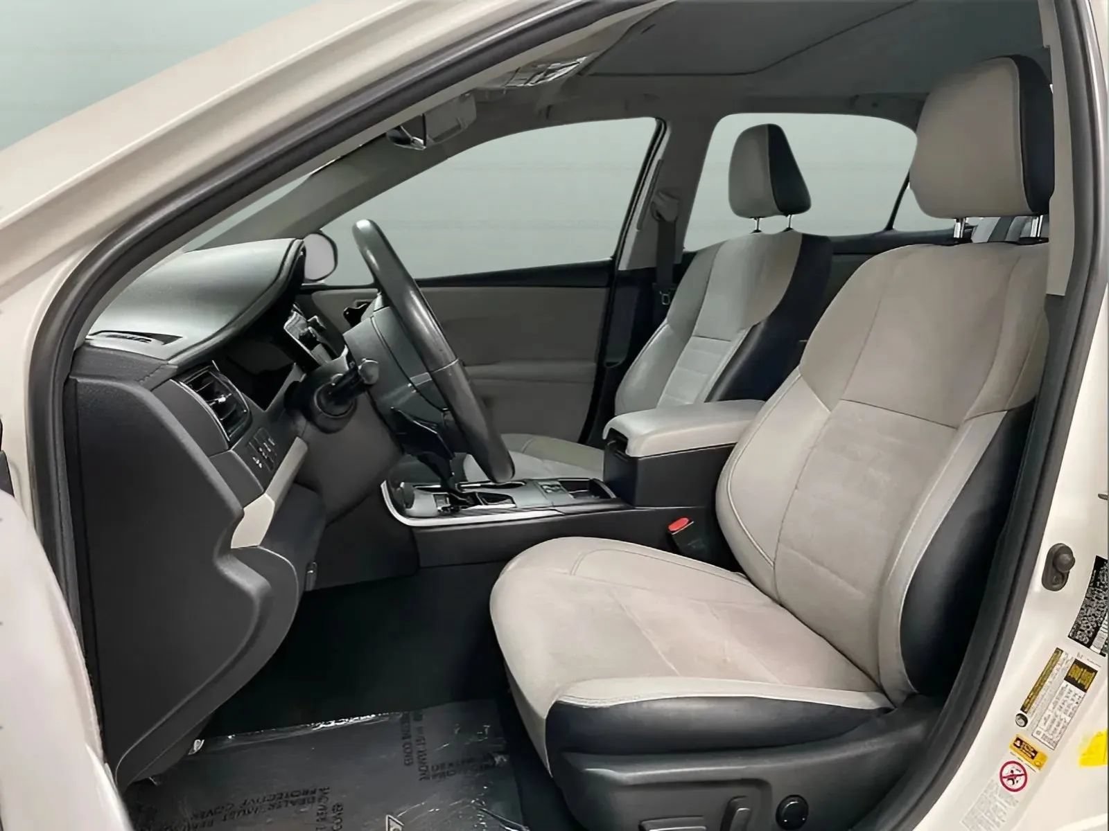 Used 2017 Toyota Camry XSE w/ Advanced Technology Package FWD image 10