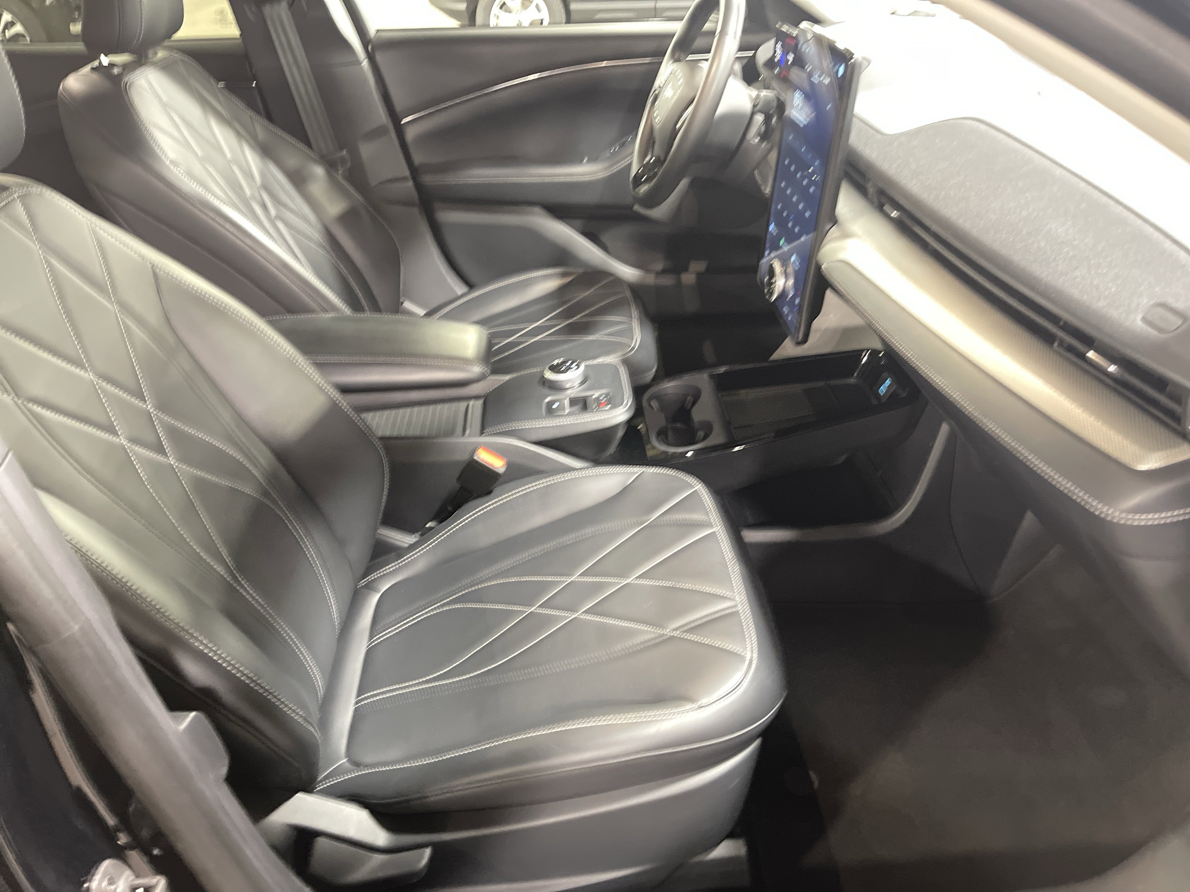 Used 2021 Ford Mustang Mach-E Select image 13