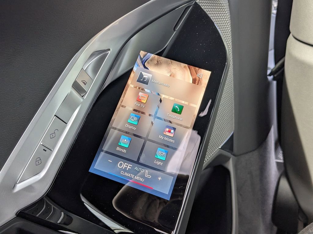 Used 2025 BMW 760i xDrive w/ Executive Package image 15