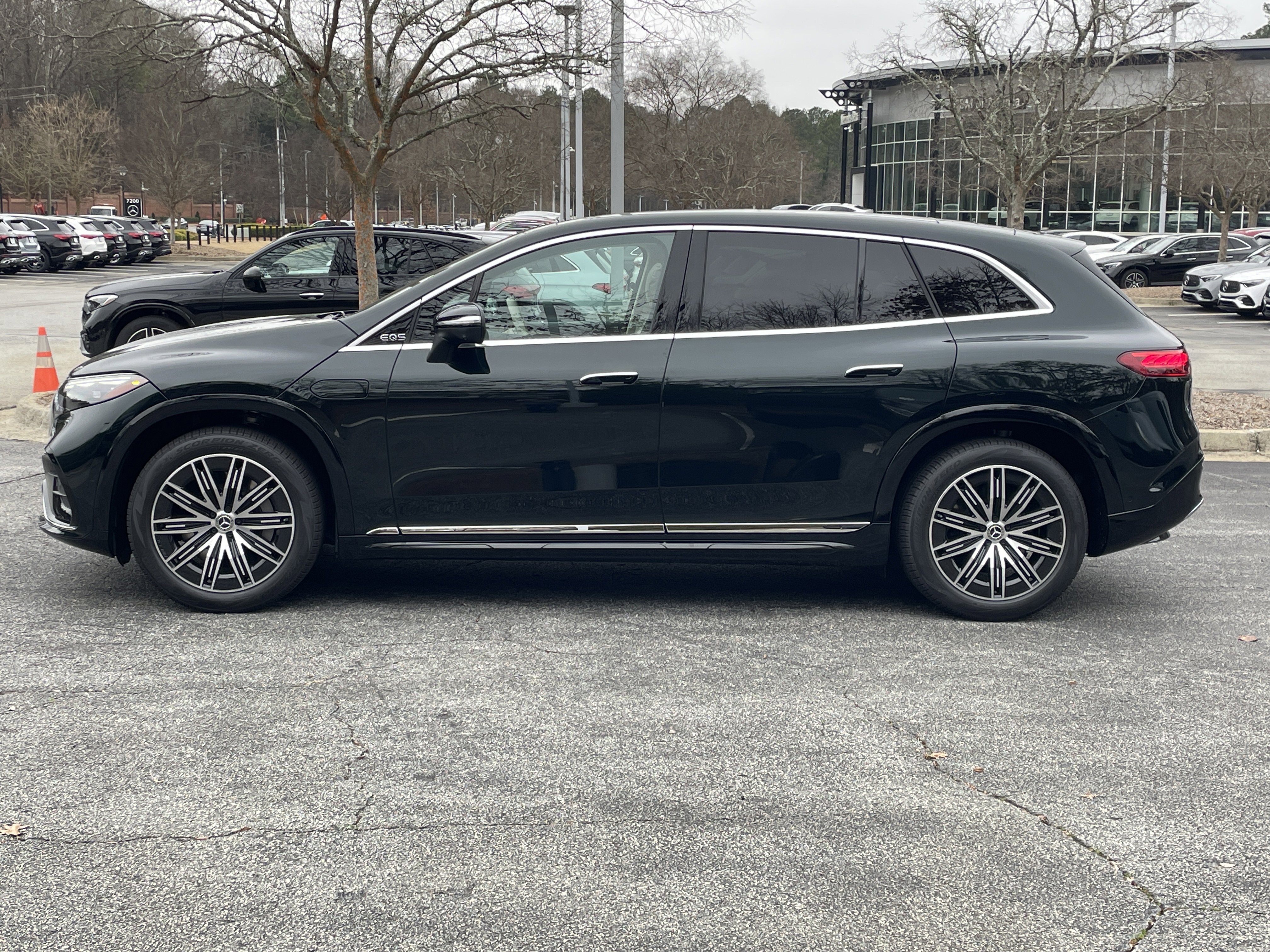 New 2026 Mercedes-Benz EQS 400 4MATIC SUV image 14