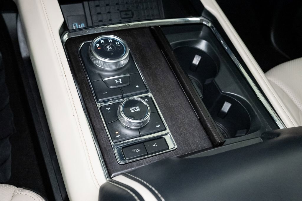 Used 2024 Ford Expedition Platinum AWD/4WD image 24