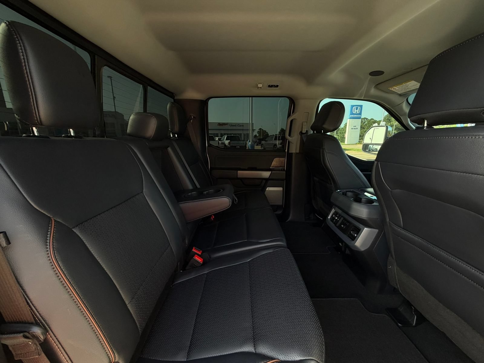 Used 2025 Ford F350 Lariat w/ Lariat Ultimate Package AWD/4WD image 32