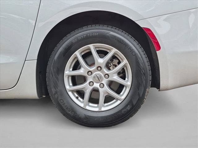 Used 2022 Chrysler Voyager LX FWD image 23