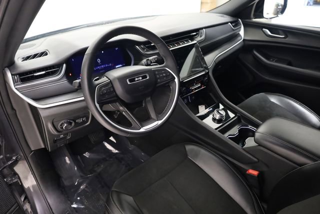 Used 2024 Jeep Grand Cherokee L Laredo image 12