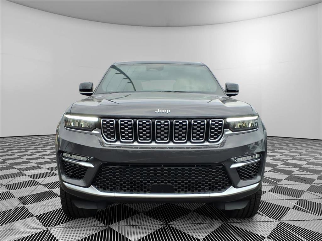 New 2025 Jeep Grand Cherokee Summit image 2