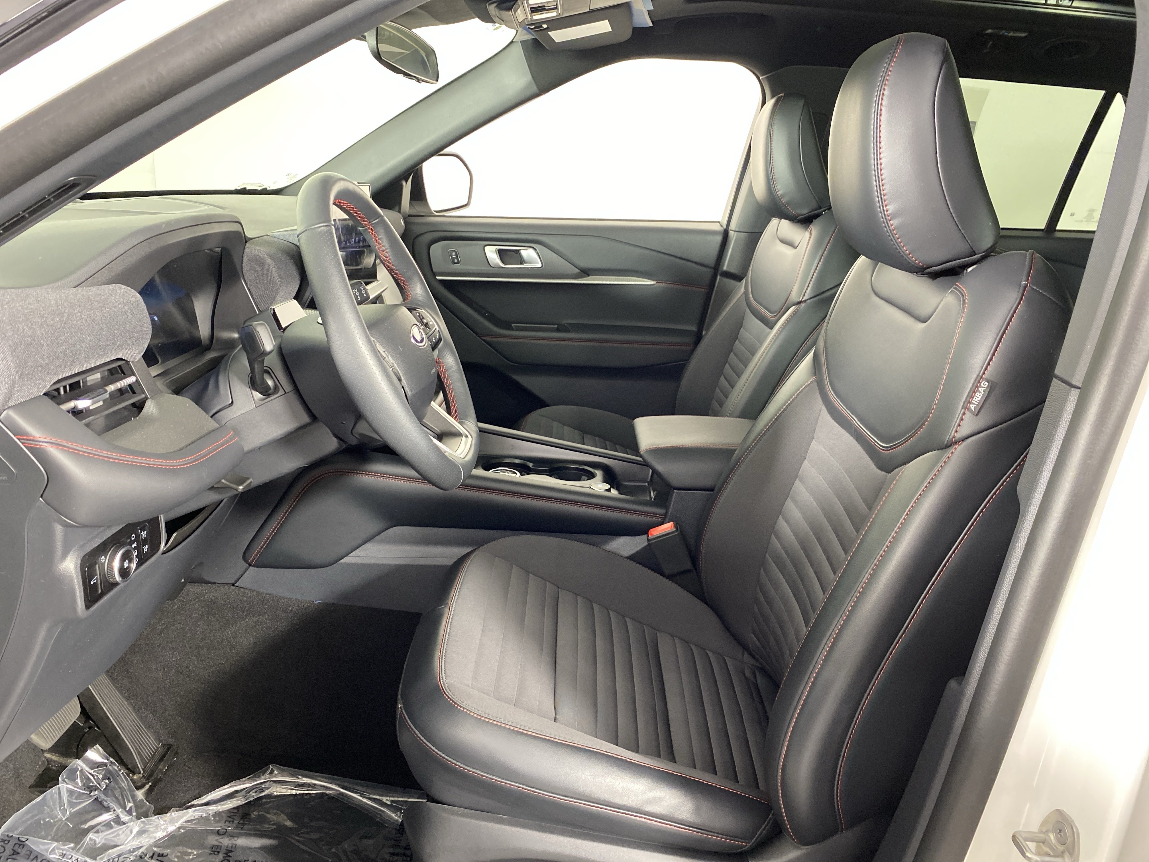 Used 2025 Ford Explorer ST-Line AWD/4WD image 16
