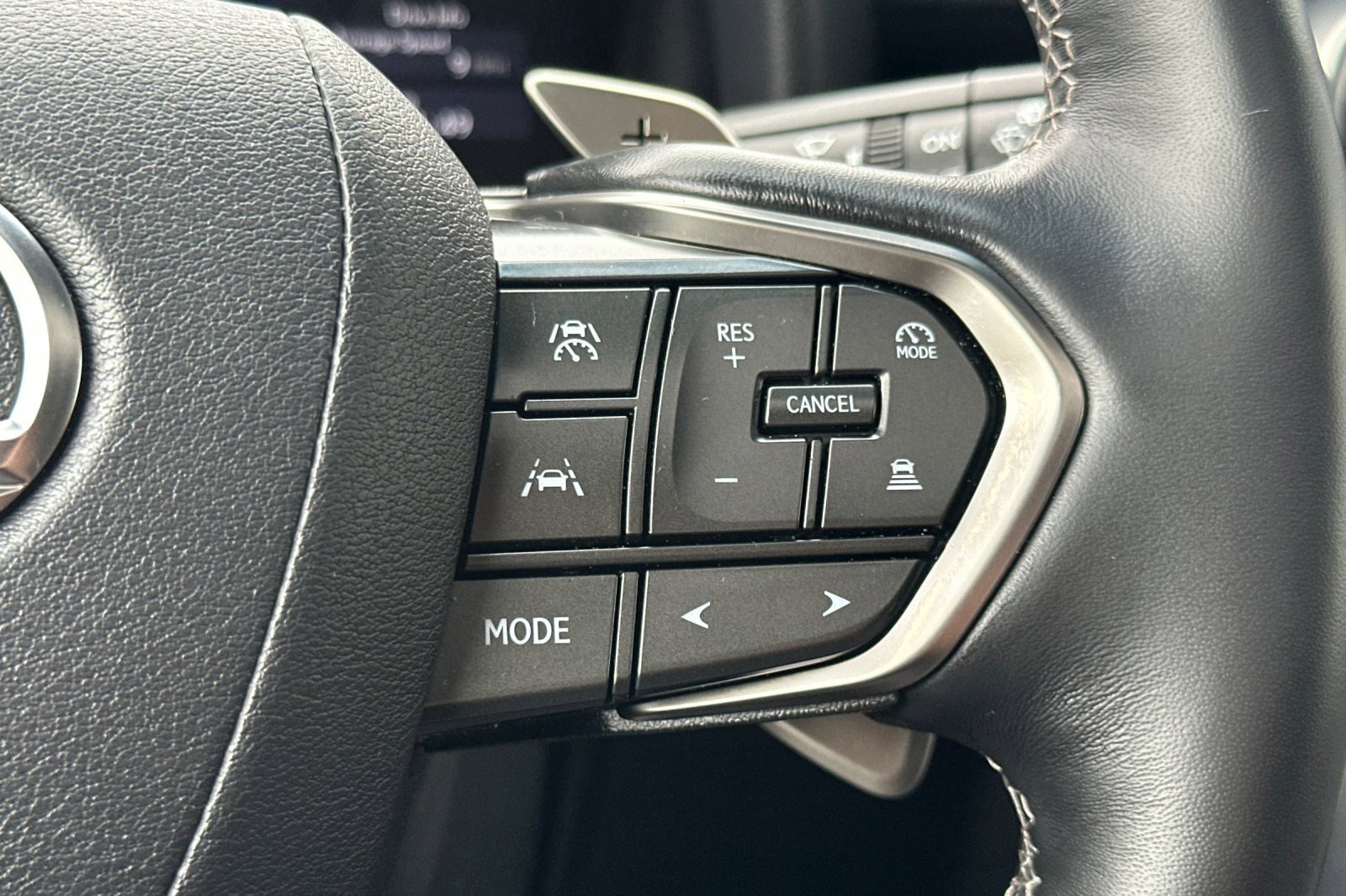 Certified 2025 Lexus LX 600 4WD w/ Appearance Package image 32