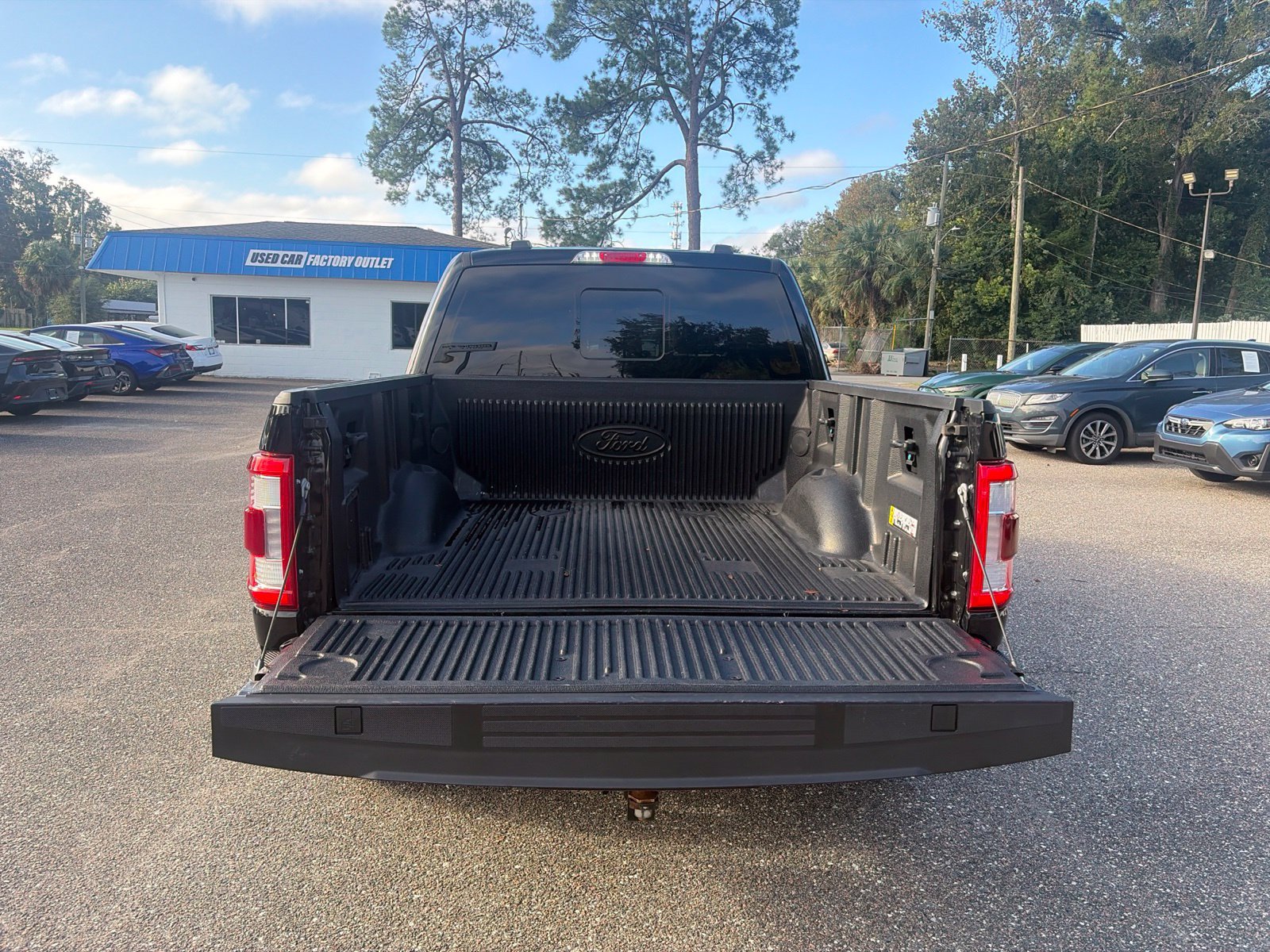 Used 2023 Ford F150 Lariat w/ Trailer Tow Package RWD image 9