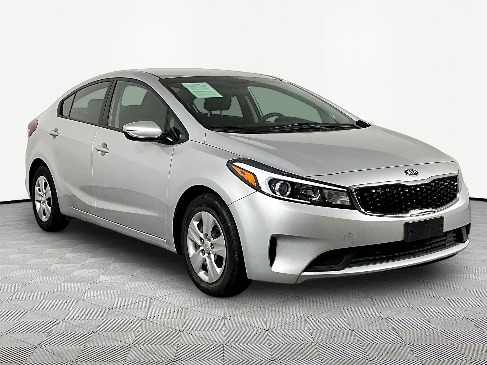 Used 2017 Kia Forte LX FWD image 3