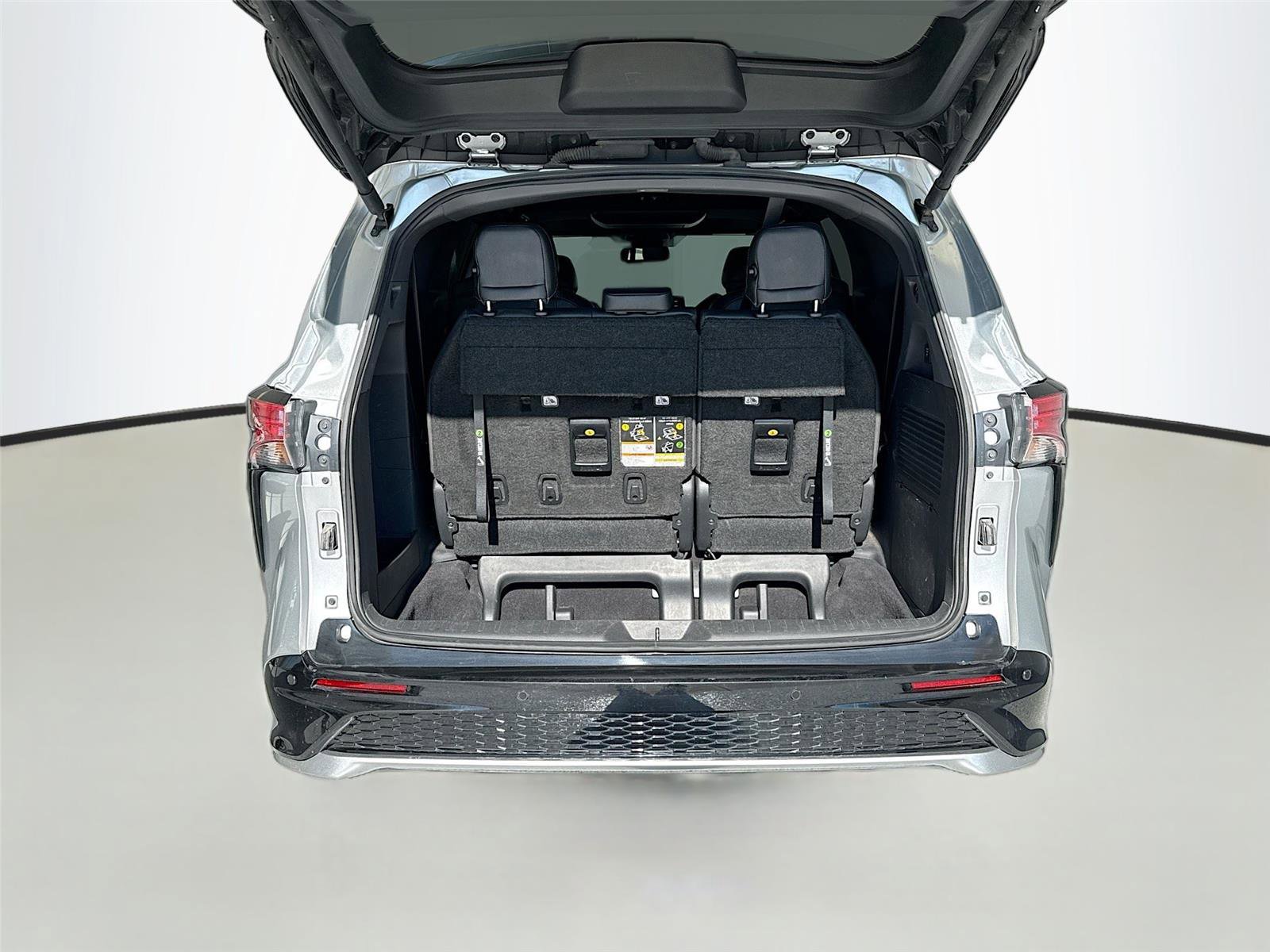 Used 2023 Toyota Sienna XSE image 25