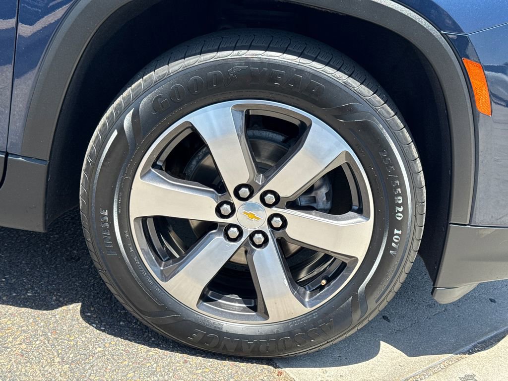 Used 2022 Chevrolet Traverse LT w/ LT Premium Package FWD image 7