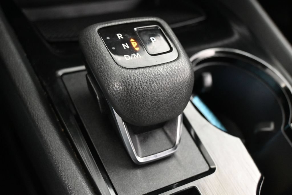 Used 2024 Nissan Rogue S FWD image 21
