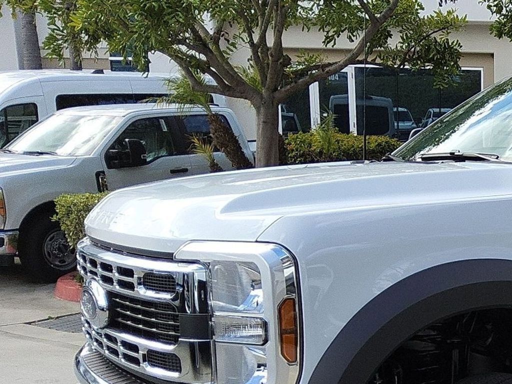 New 2026 Ford F450 XL w/ XL Chrome Package image 3