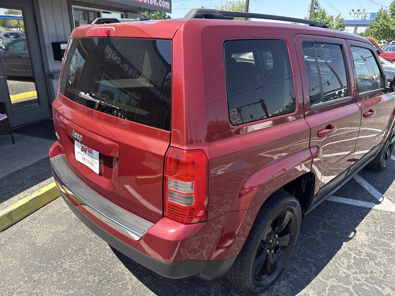 Used 2012 Jeep Patriot Latitude w/ Altitude Pkg AWD/4WD image 8