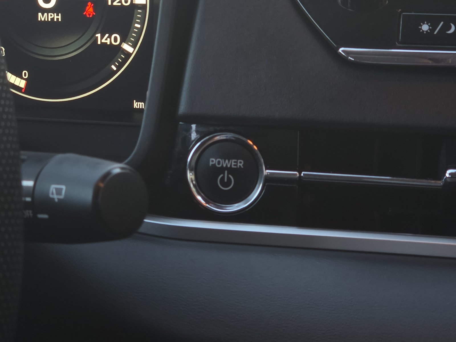 Used 2024 Mitsubishi Outlander 4WD Plug-In Hybrid image 22