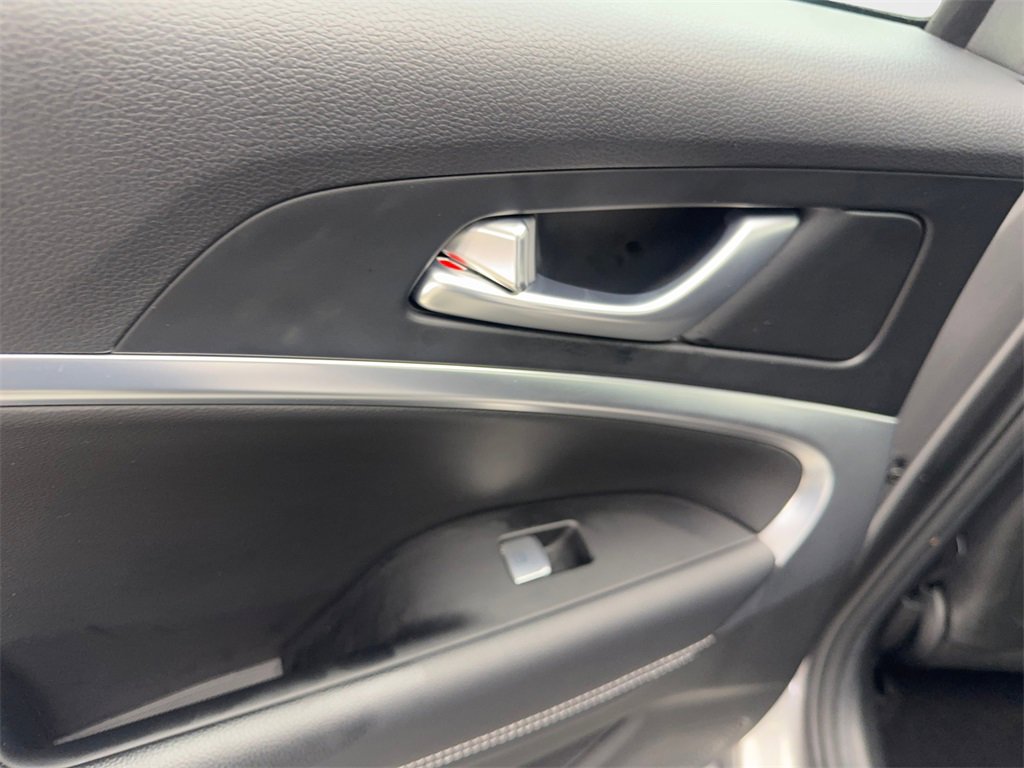 Used 2025 Genesis G70 2.5T image 38