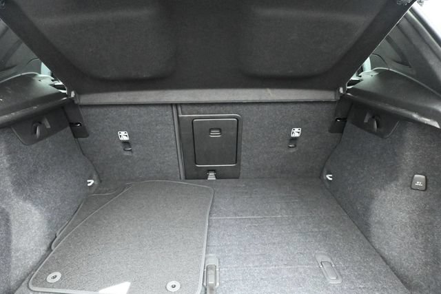 Used 2022 Volvo XC40 T4 Momentum FWD image 29