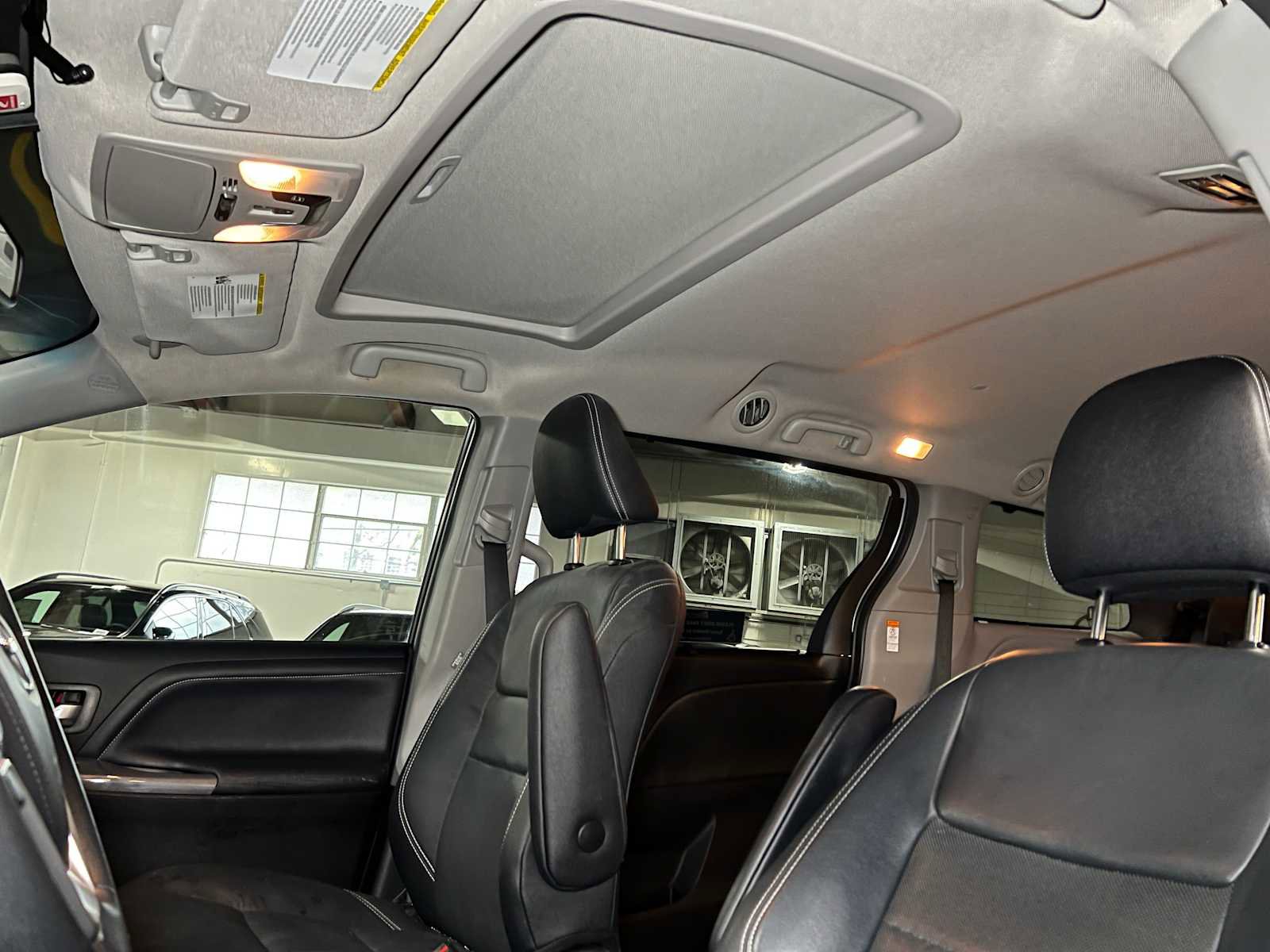 Used 2015 Toyota Sienna SE w/ SE Preferred Package image 22