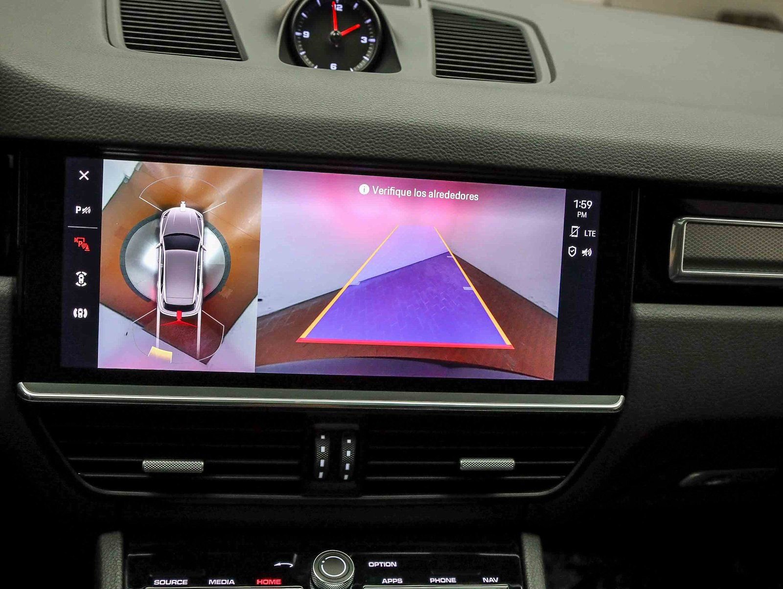 Certified 2023 Porsche Cayenne Platinum Edition image 30