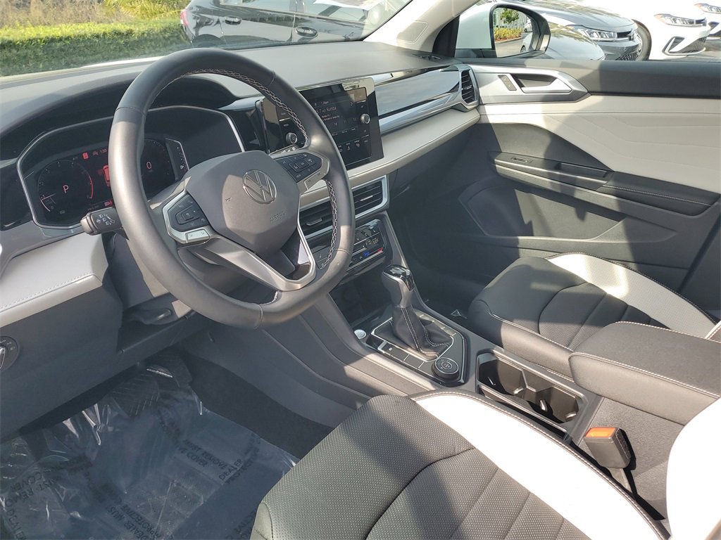 Used 2025 Volkswagen Taos SEL image 21