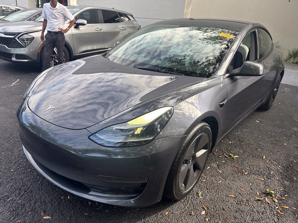 Used 2023 Tesla Model 3 Standard Range RWD image 1