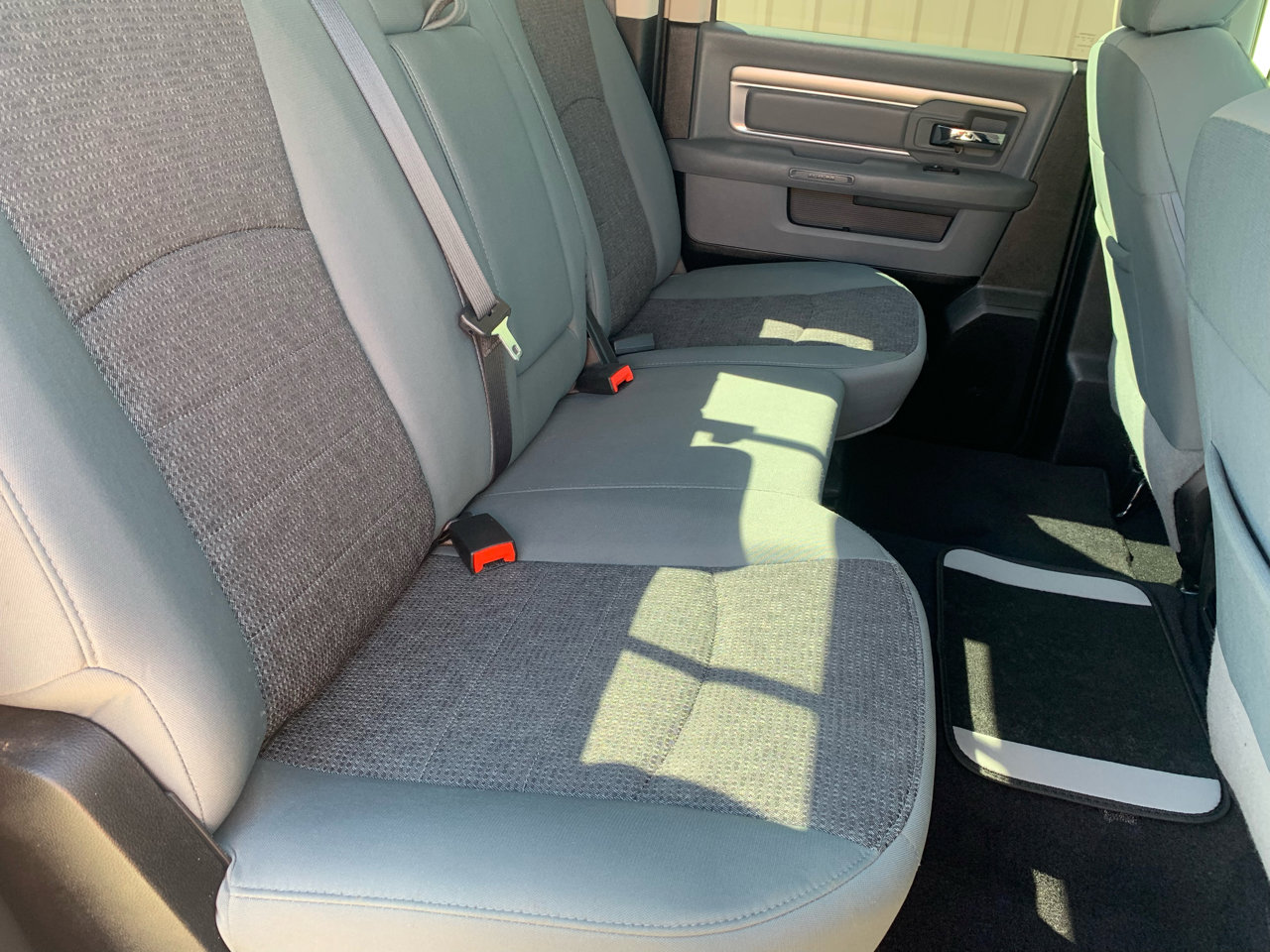 Used 2019 RAM 1500 Classic SLT w/ Luxury Group image 16