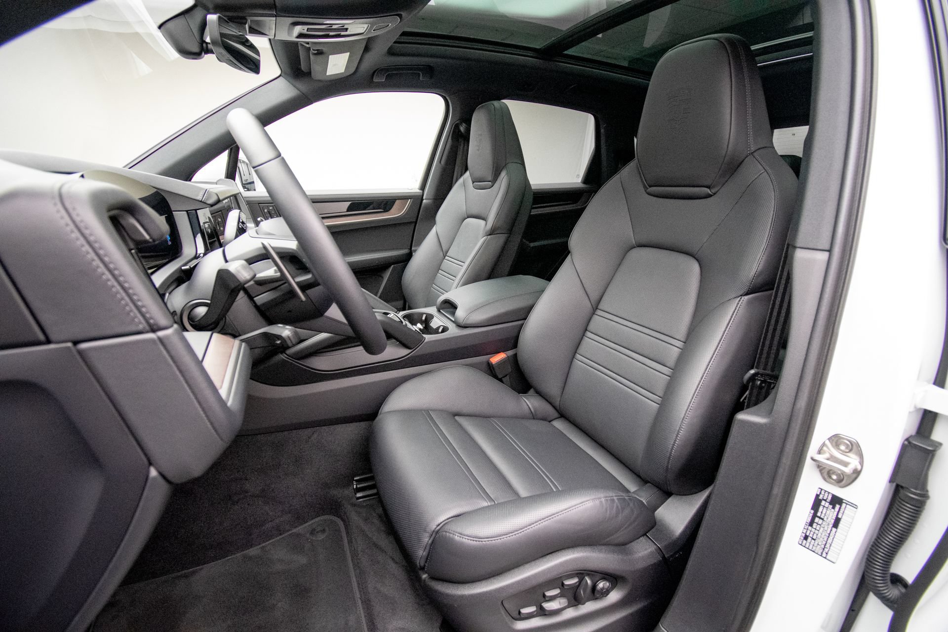 Used 2025 Porsche Cayenne S AWD/4WD image 13