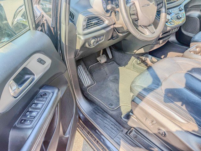 Used 2021 Chrysler Pacifica Touring-L w/ Premium & Safety Sphere Group FWD image 12