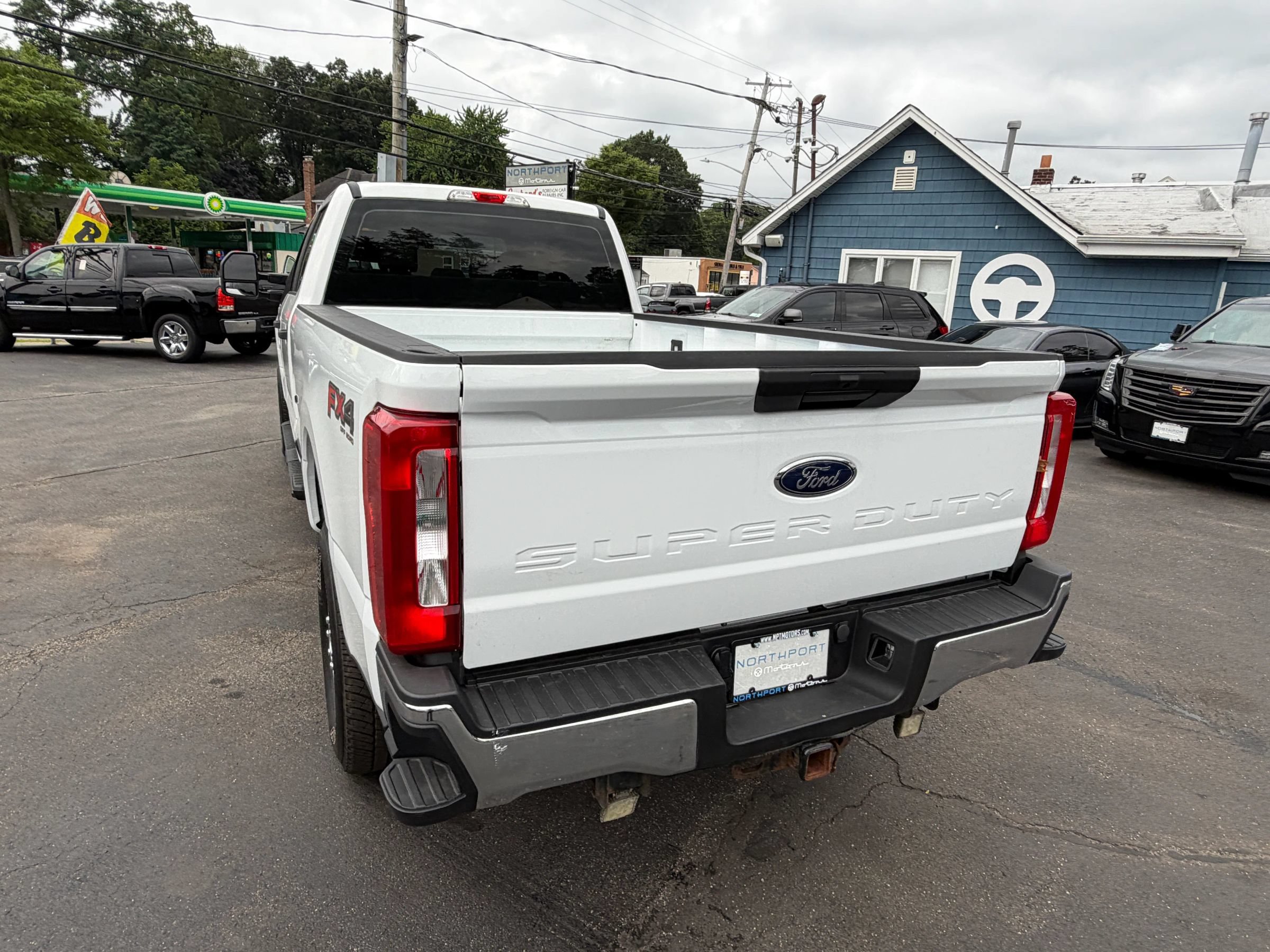 Used 2017 Ford F250 XL w/ Power Equipment Group AWD/4WD image 5