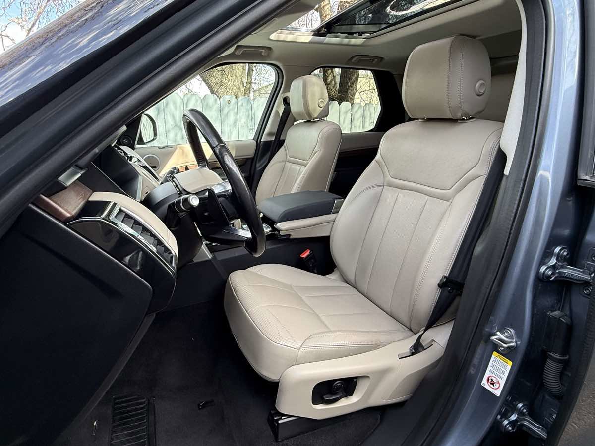 Used 2018 Land Rover Discovery HSE image 4