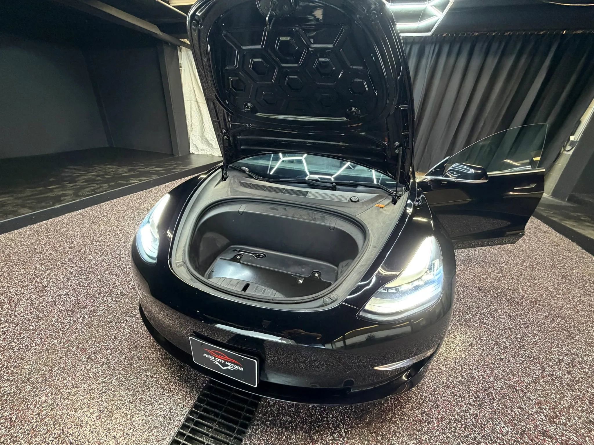 Used 2018 Tesla Model 3 Mid Range image 33