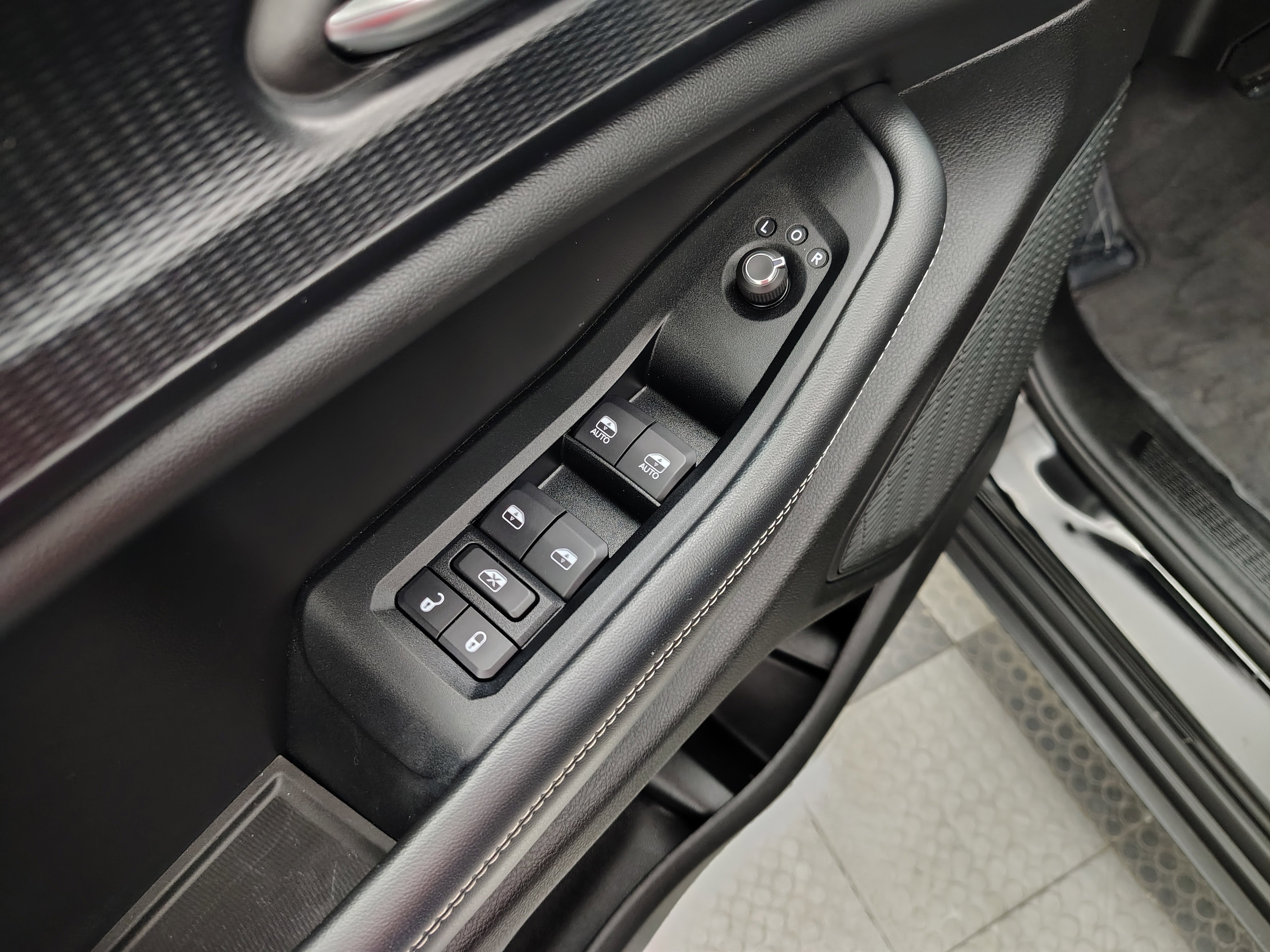 Used 2023 Jeep Grand Cherokee Altitude AWD/4WD image 20