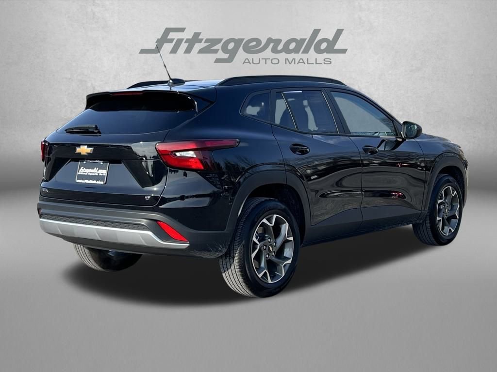 Used 2025 Chevrolet Trax LT image 7