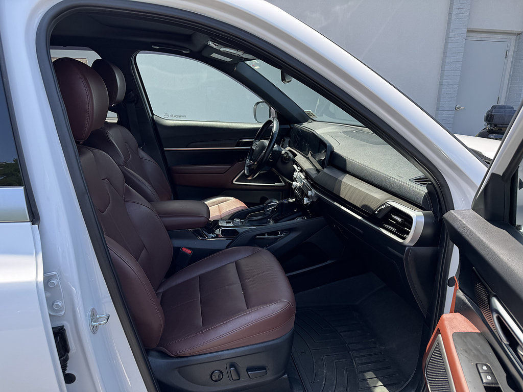 Used 2023 Kia Telluride EX w/ EX Captain's Chair Package AWD/4WD image 13