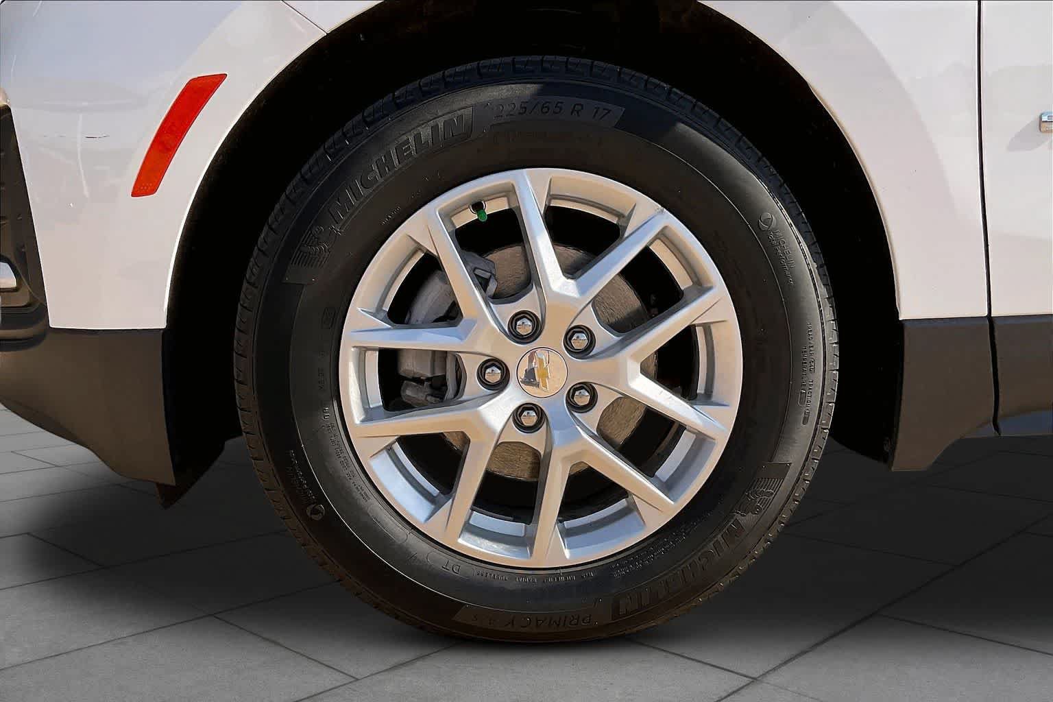 Used 2024 Chevrolet Equinox LS w/ Driver Confidence II Package FWD image 13
