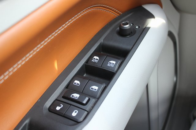 Used 2024 Jeep Compass Limited image 18