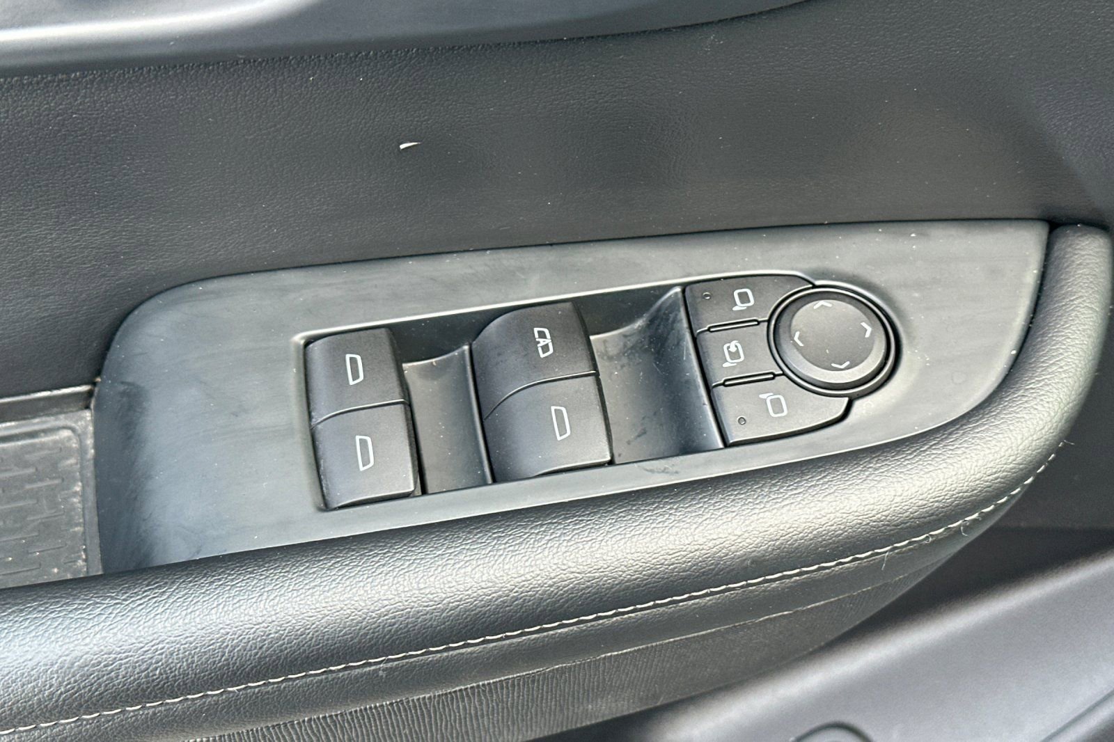 Used 2025 Buick Enclave Preferred image 12